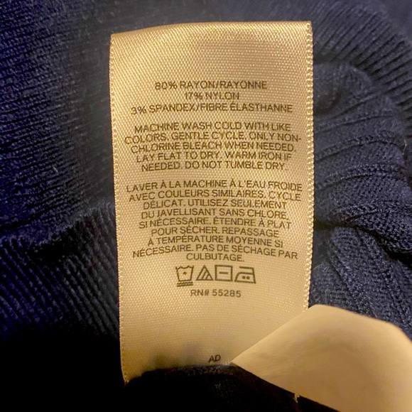 Navy Express brand mock neck sleeveless sweater tank. Size Small. Navy. - Picture 2 of 2